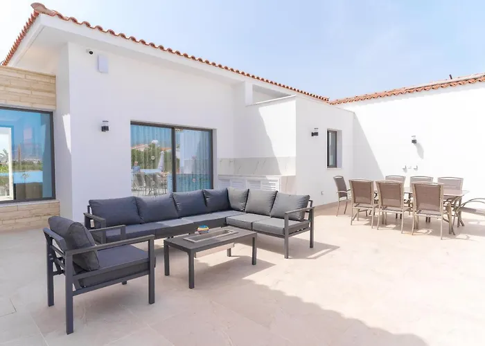 Aretousa Dyo By Prestige Bookings *