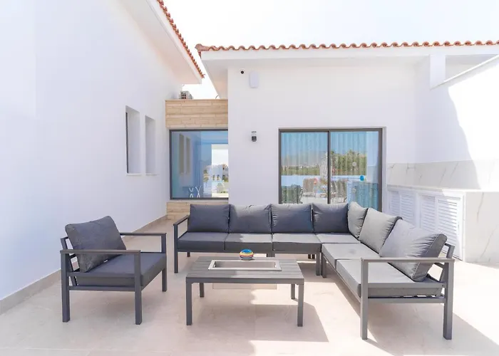 Aretousa Dyo By Prestige Bookings * Pegeia